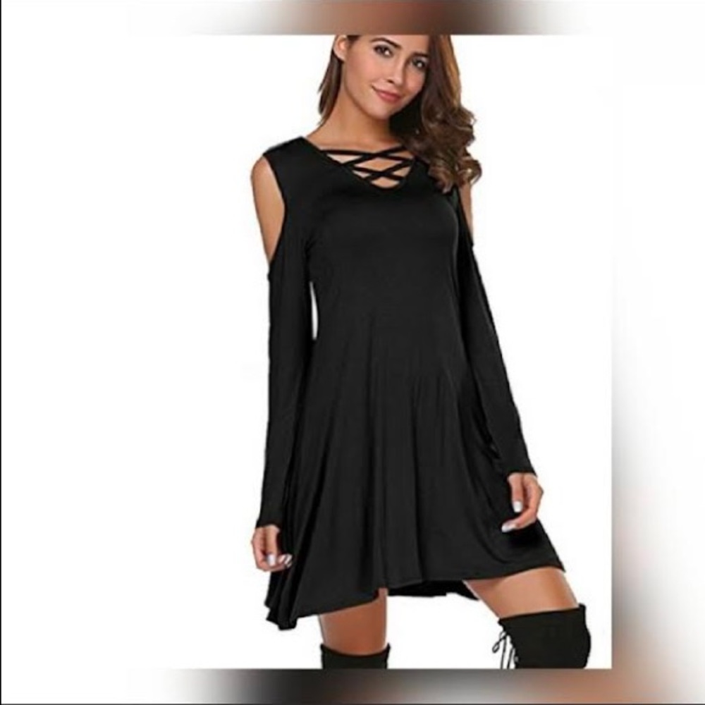 NWOT crisscross neckline cold shoulder dress M
